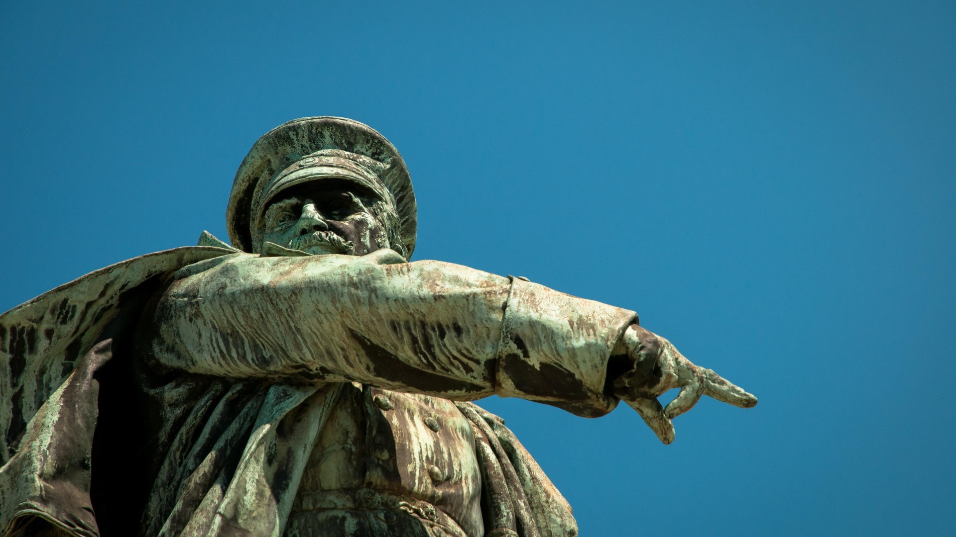 Bl&uuml;cherdenkmal | &copy; Schierle, FS Medien